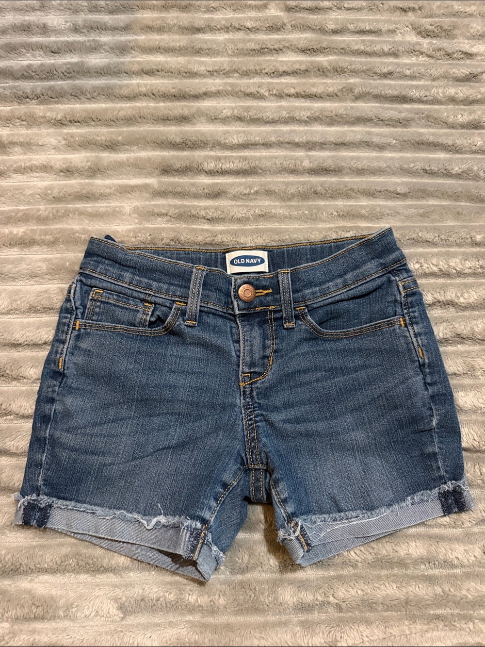 Old Navy Denim Blue Girls' Rolled Hem Shorts Size 7